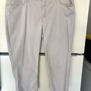 Cute Lee Capris. Women’s size 18. Tan.